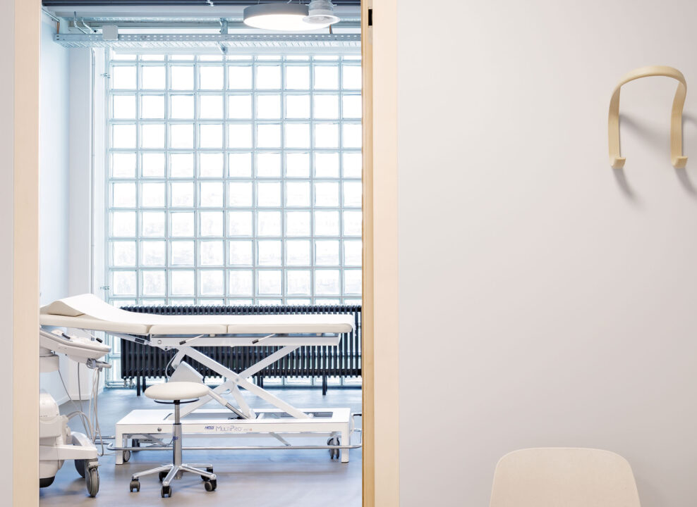 Praxis für Angiologie Behandlungsraum Durchsicht